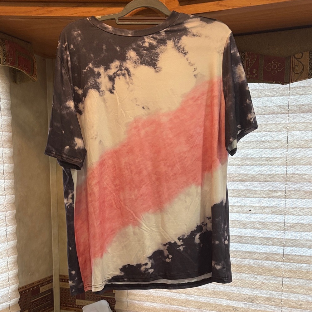 🎈🎈5/15🎈🎈Tie-Dye T-Shirt with Red and Black Pattern